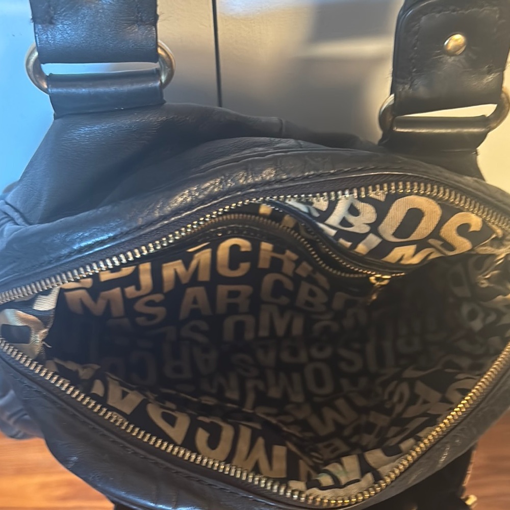 Marc Jacobs Black Shoulder Bag with Structured Design - Picture 2 of 2